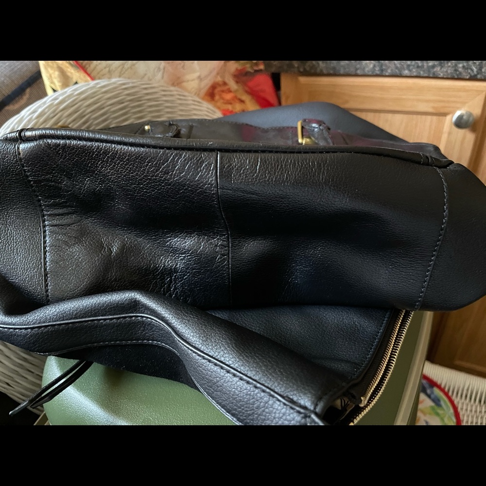 leather black purse non smoker mint condition